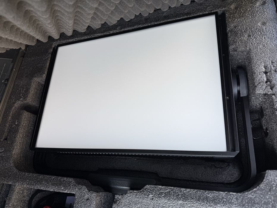 Aputure Nova P300C cutie + softbox