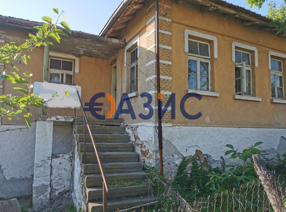 Двуетажна къща от 138 м2 с голям парцел от 1 027 м2 в центъра на С. Кубадин, Общ. Средец, България, 22 500 евро #28926290
