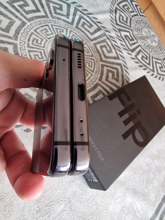 Samsung Z Flip 4 Перфектен