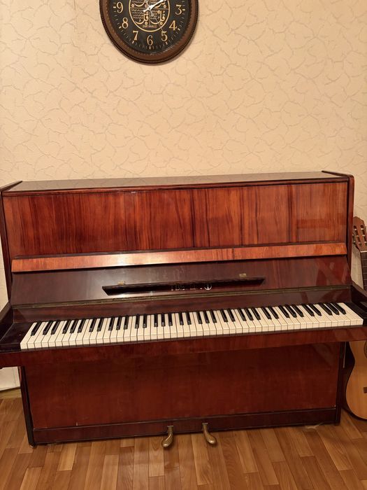 Шикарного образца пианино!