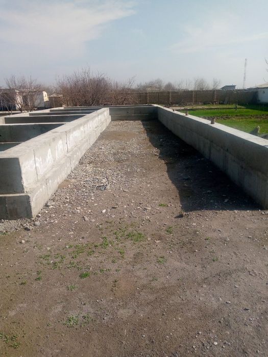 Assalomualaykum uchaska sotiladi manzil Guliston toshkent mahalla
