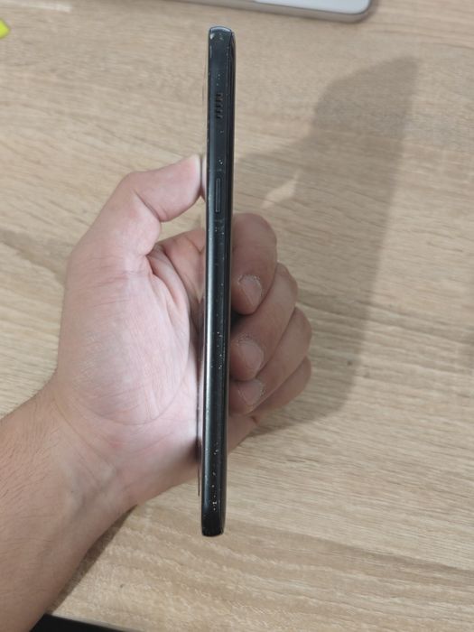 Продам Samsung Galaxy A7 2017 (3/32)
