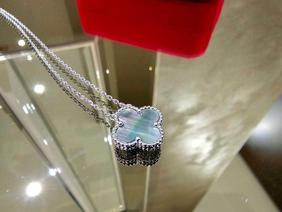 Van Cleef & Arpels VCA Silver Grey Mother Alhambra Clover Дамско Колие