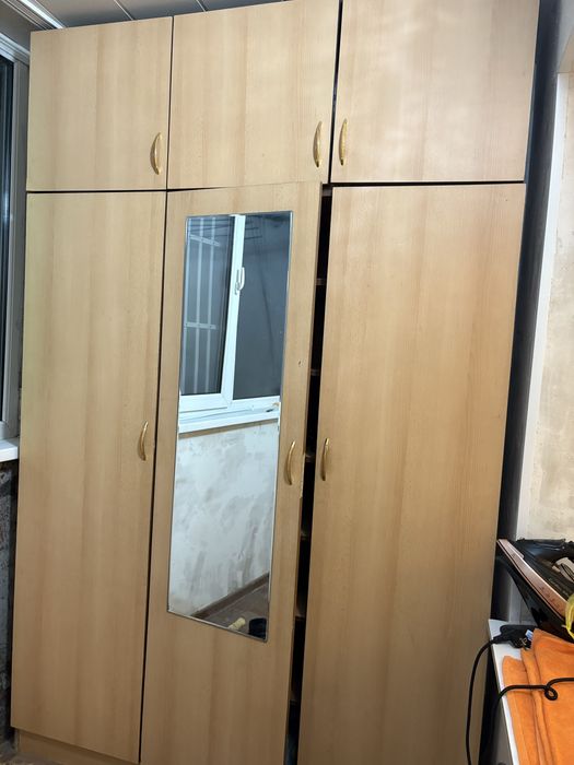 Шкаф с полками для дома