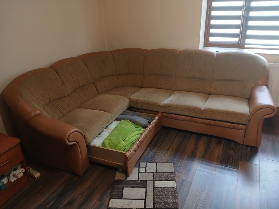 Vand coltar extensibil in stare perfectă fără nici un defect. Tel. 0748982132