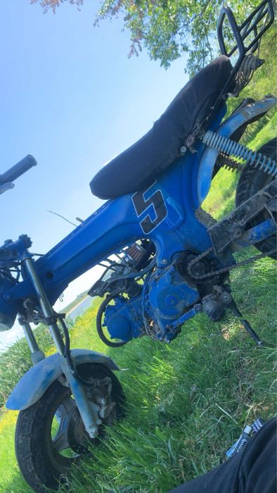 Mobră 50cc ,4 timpi pornire la pedala merge impecabil mobra este foarte bună rezervor de 5 litri schimbul la ulei facut senzor pe cric  de oprire