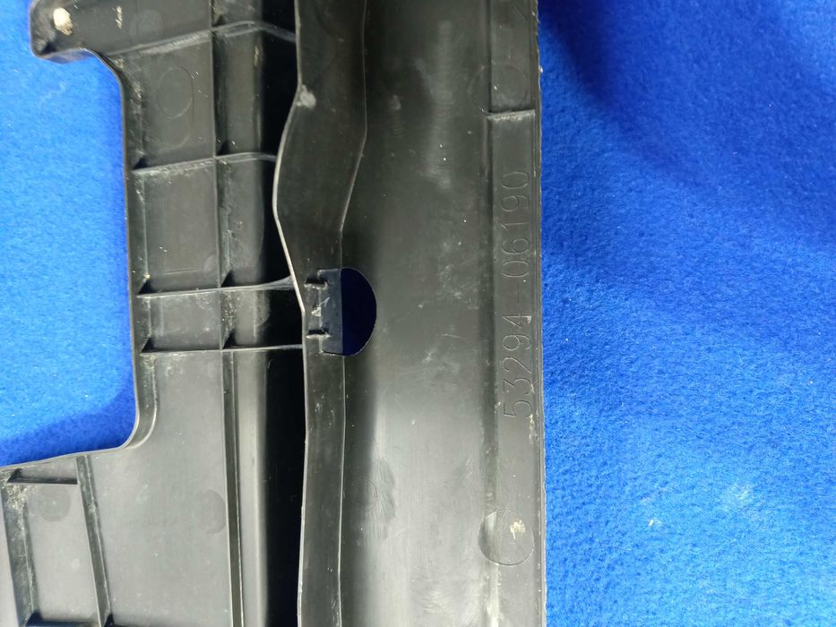 Дефлектор радиатора левый Toyota Camry v50