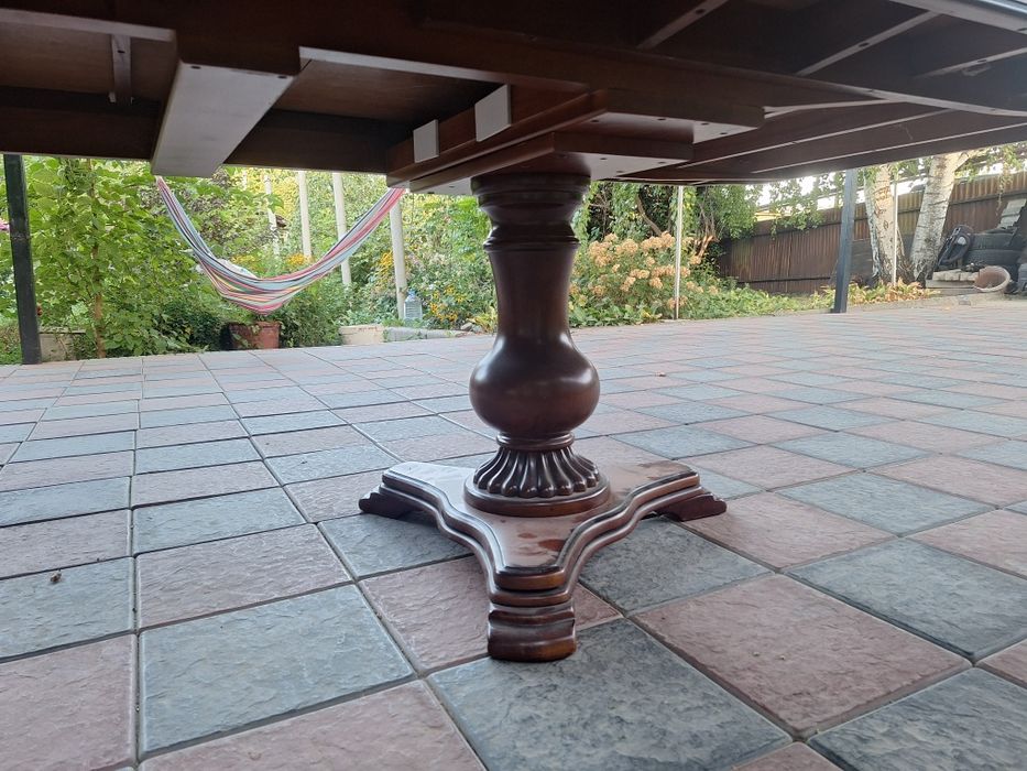 Стол  для гостиной