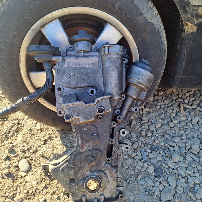 Capac distributie cu codul original 03C109211G vw Golf 5 1.4 fsi bkg