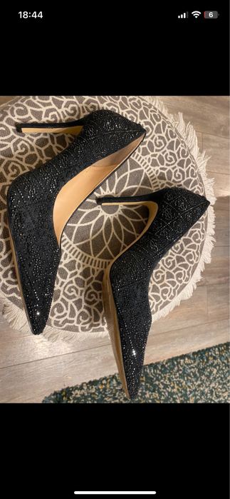 Pantofi Guess nr 39 cu pietricele negre