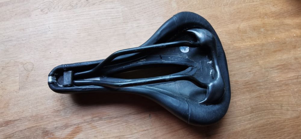 Sa bicicleta femei Selleitalia din piele si gel