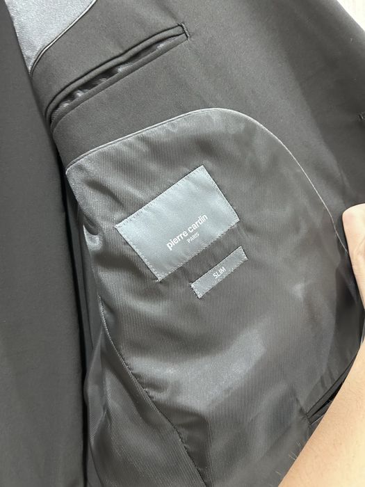 Чисто нови мъжки костюми