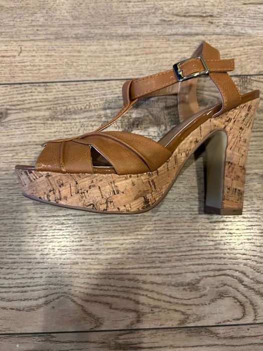 Дамски кожени сандали