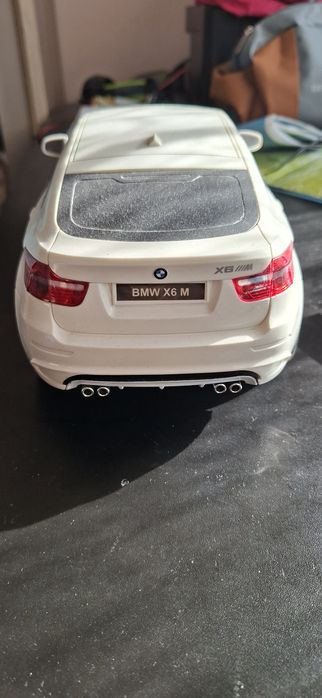 Vand masina bmw x6 albe in stare buna