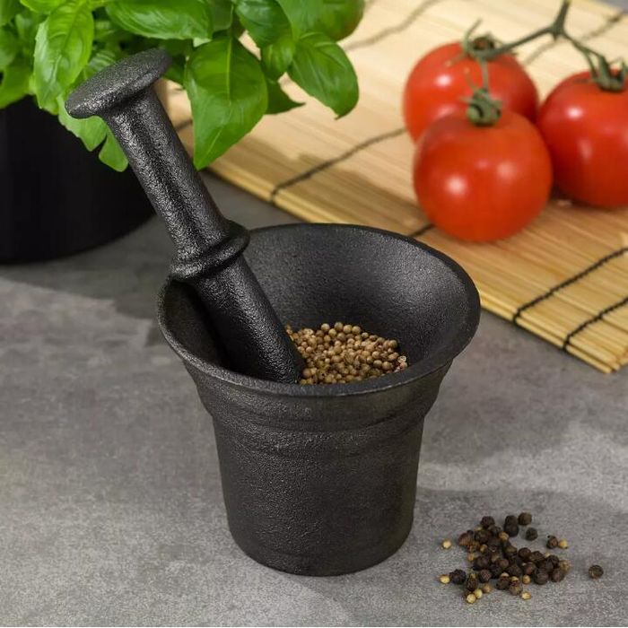 Mojar din fonta pentru condimente, cu pistil, 17x10 cm negru, Kinghoff