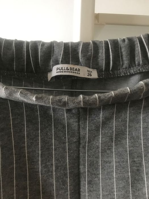 Pantaloni cu dungi verticale Pull & Bear