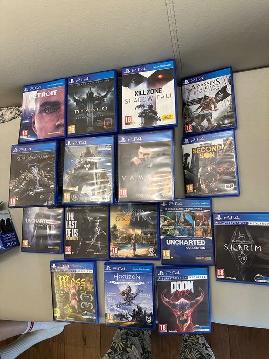 PlayStation 4 (PS4) CUH-1004A + 13 игри + зарядна станция