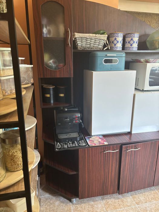 Голям шкаф за телевизор