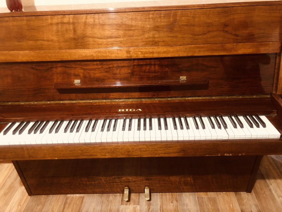Продам пианина