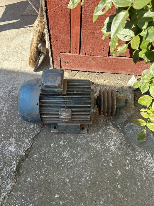 Motor electric trifazic