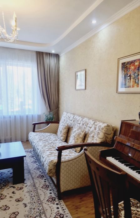 Диван классика в гостинную
