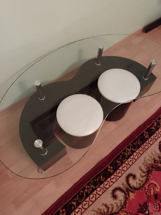 Măsuță de cafea cu doua taburete