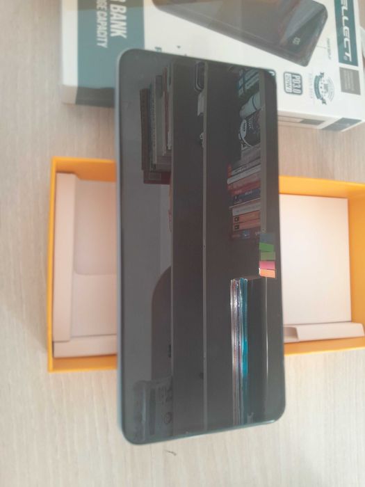 Продавам смартфон Realme 14 256 GB silver нов