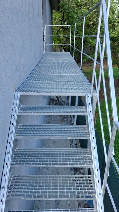 Scari metalice zincate facem la comanda ne deplasam in toată România