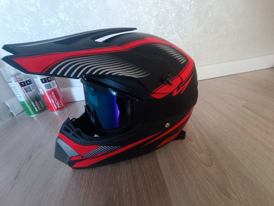 Кроссовый шлем для мото