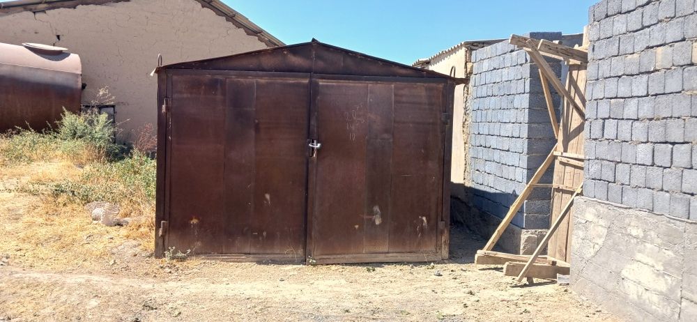 Гараж сотилади. Жиззах Навруз мфй