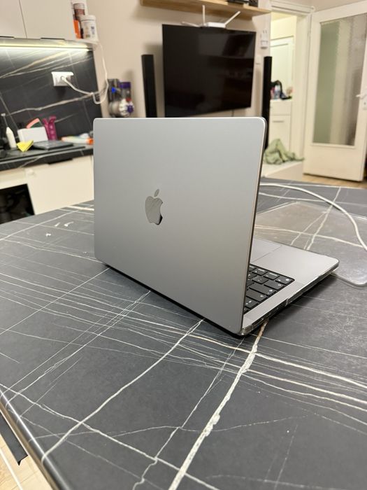 MacBook Pro M2 Pro 14’ Space Gray 16GB /512GB като НОВ