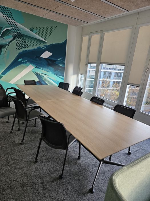 Executa lucrări de montaj mobilier