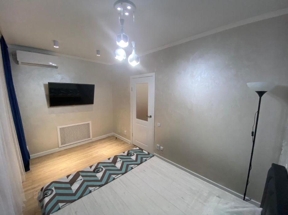 Сдам 1 ком. дизайнерскую квартиру центр ярмарка вокзал артур почасам