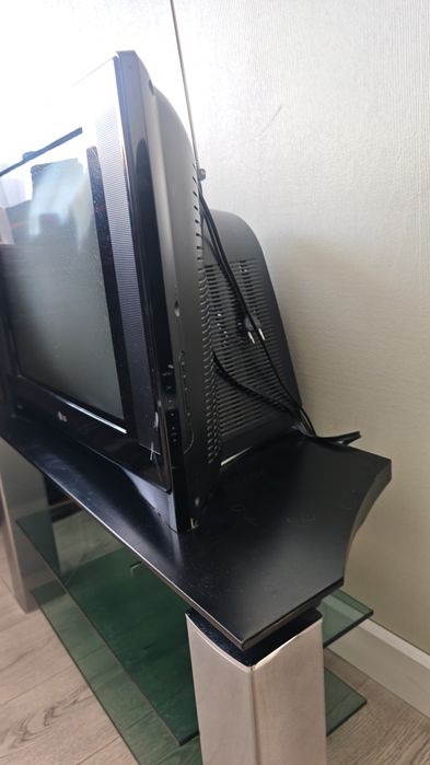 Телевизор с подставкой