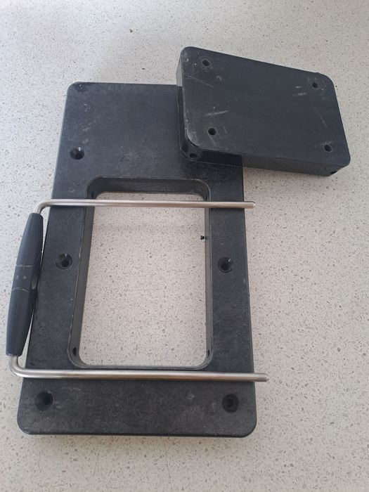 Vând placa montaj motor electric minnkota cu eliberare rapida