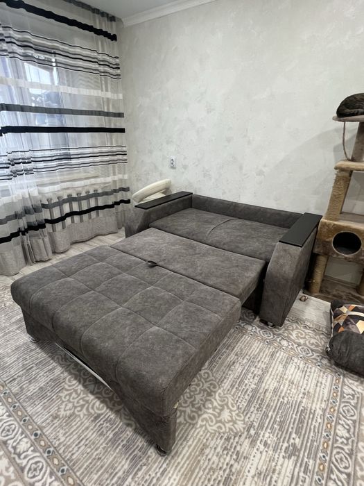 Продавм диван , раздвигается , в ширину 1.50 м.