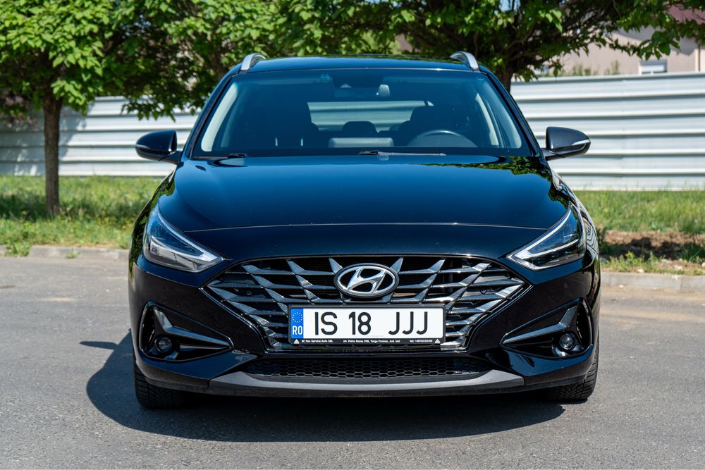 Hyundai i30 AUTOMAT • Diesel • Navi • Cameră • Încălzire scaune • Climatronic • Încălzire volan • Senzori parcare față/spate