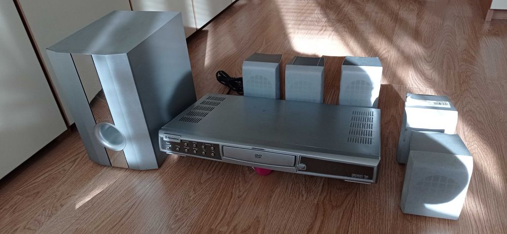 DVD с радио и шест тонколони.