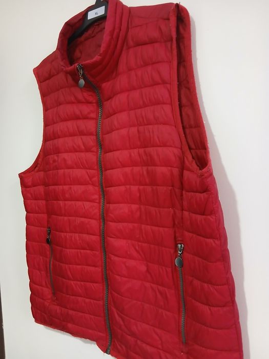 Vesta matlasata unisex  marimea XL sau 48-50 stare perfecta, putin pur