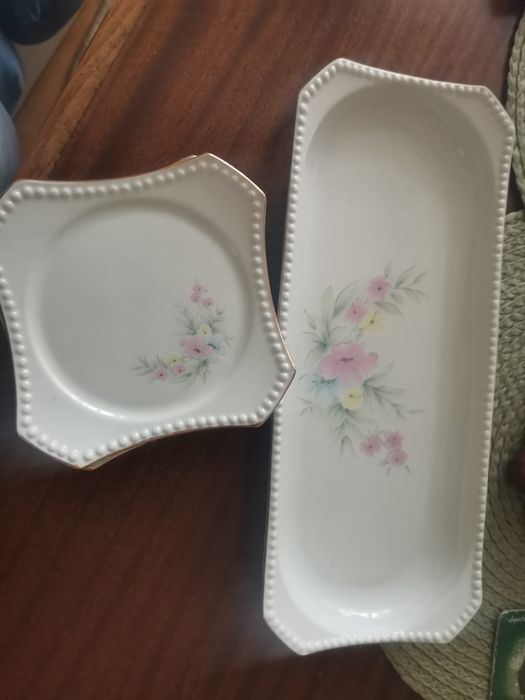 Фруктиера на две нива и плато с 6 чинийки