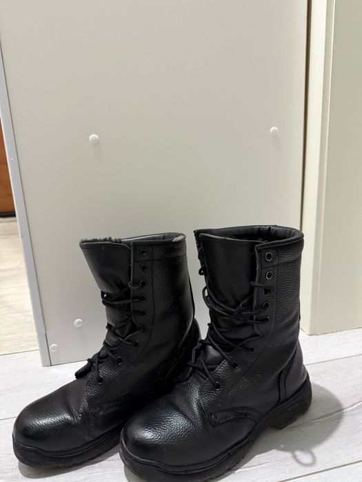 Продается 2 пары зимних берц в отличном состоянии