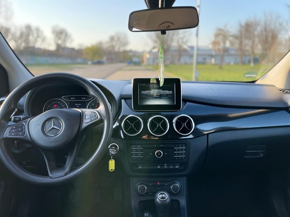 Mercedes B180 2015