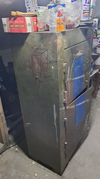 Продам сейф 40×66×130 см