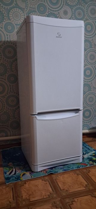 Холодильник  Indesit