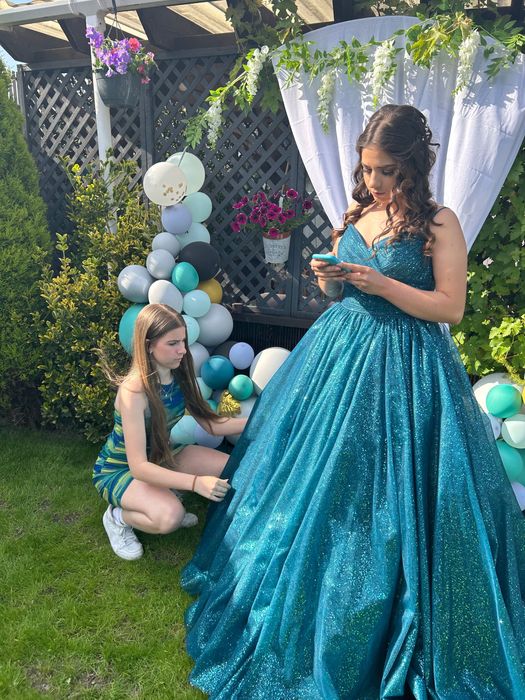 Абитуриентска рокля