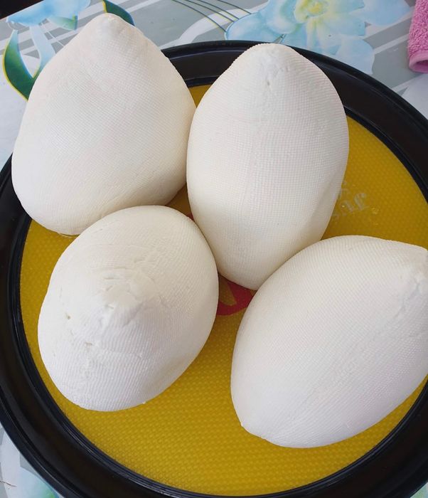 Vând brânză de capră