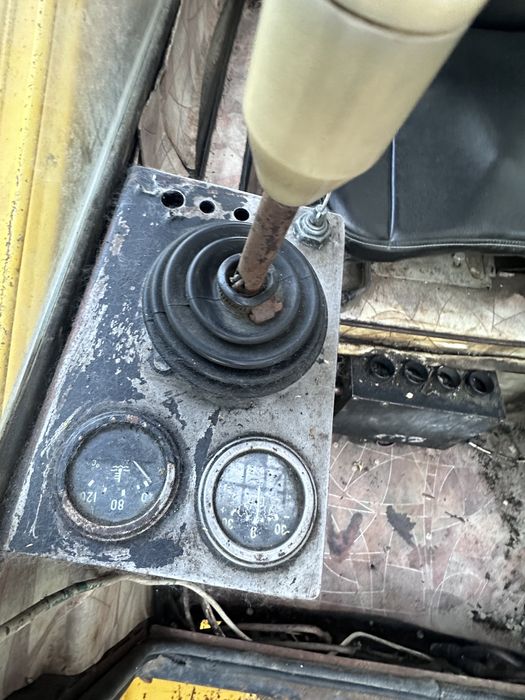 Мини погрузчик Unc 060