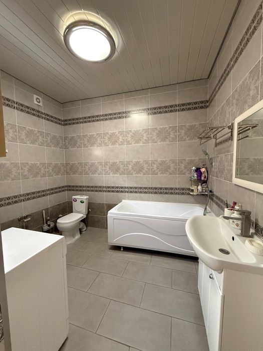 Продам котедж в одном дворе 2 дома