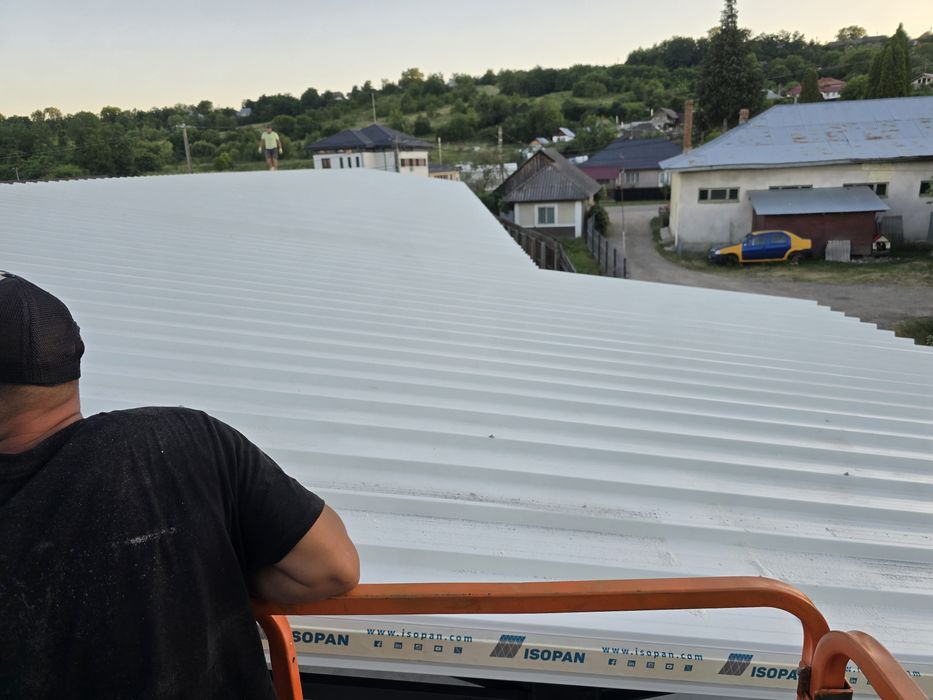 Hala metalica Hale agricole si industriale hala pe suruburi cu panouri