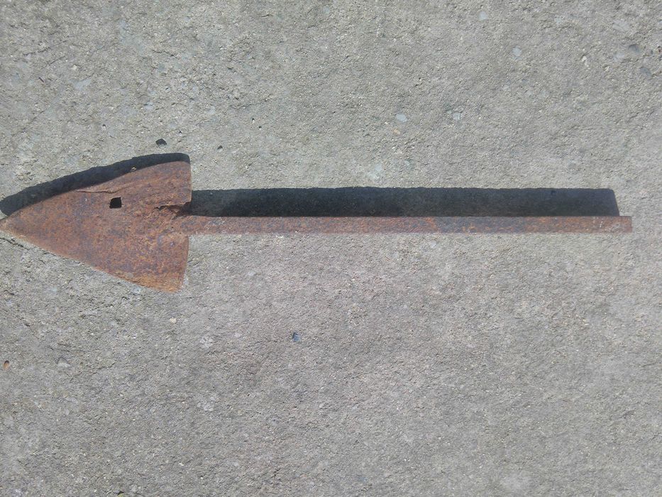 Продавам две антикварни стрелки за урала ковано желязо ръчни